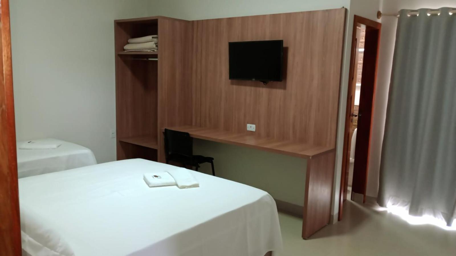 Hotel Plaza Pontes E Lacerda Екстер'єр фото